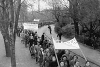 Jüdische DPs demonstrieren in der Frankfurter Innenstadt für die Auswanderung nach Palästina. (Foto: Beth Lochame Haghetaot)