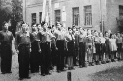 Gabersee: Parade der rechtsorientierten zionistischen Jugendbewegung Betar (Repros: nurinst-archiv)