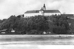  Im November 1946 verwandelte sich das Kloster Attel in ein jüdisches DP Camp (Bild: Stadtarchiv Wasserburg)