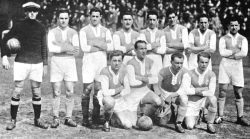 Fußballmannschaft von Hakoah Wien im Stadion Polo Ground, New York, Mai 1926 (Foto/Repro: Selinko/nurinst-archiv)