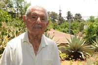 Yoram Fried 2007 in seinem Garten in Zahala (Foto: Peter Roggenthin)